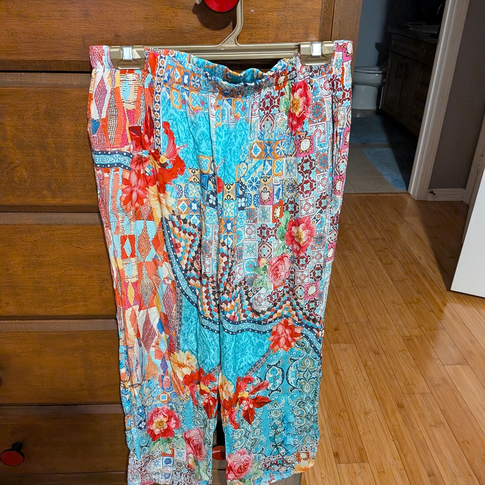 Bohemian Cropped Pants, Light And Bright!